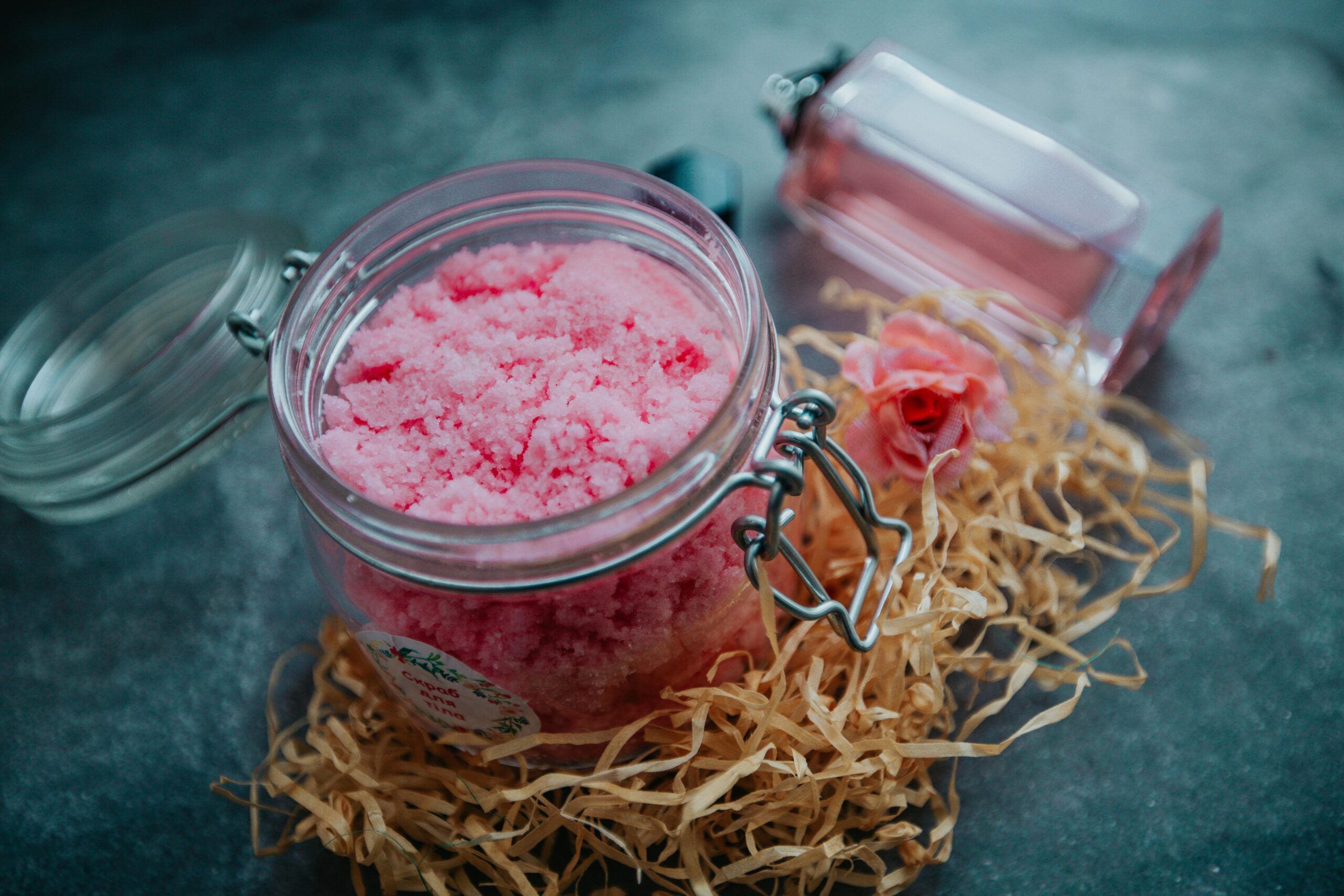 Homemade body scrub . Image courtesy: Pexels