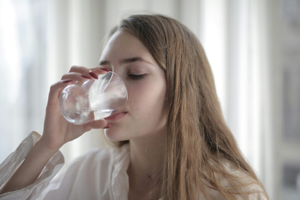 girl drinking water for hydration. Image source : pexels