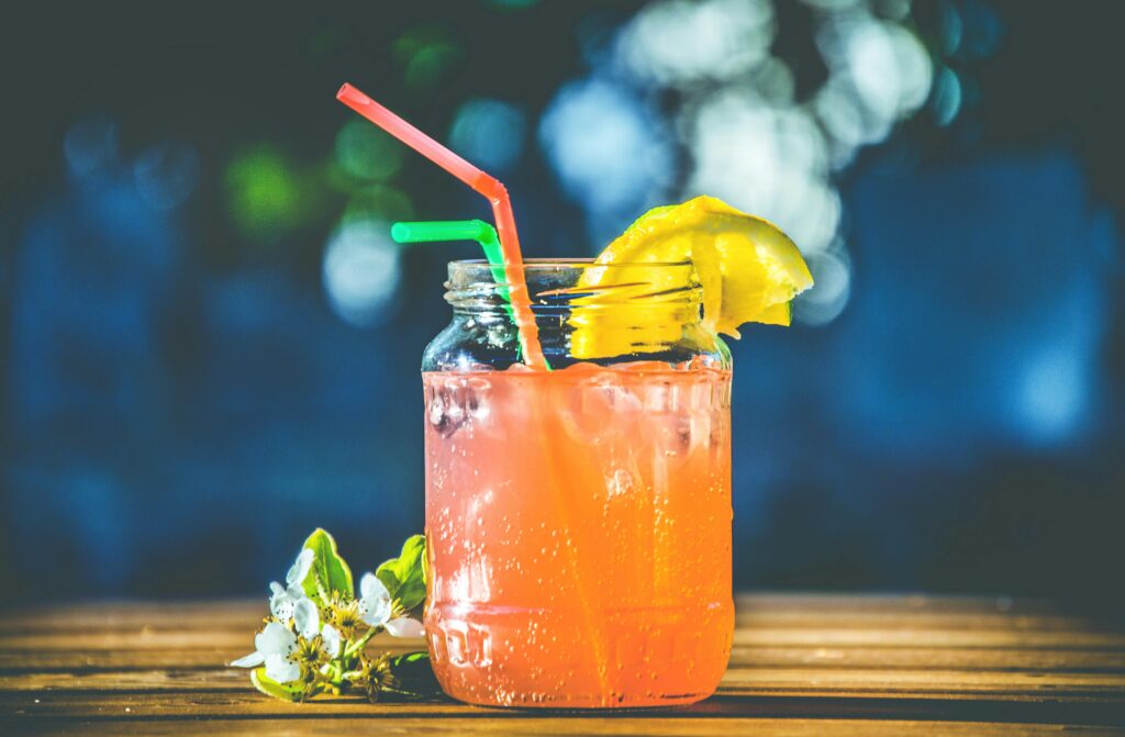 stay hydrated during october heat. Image source :pexels